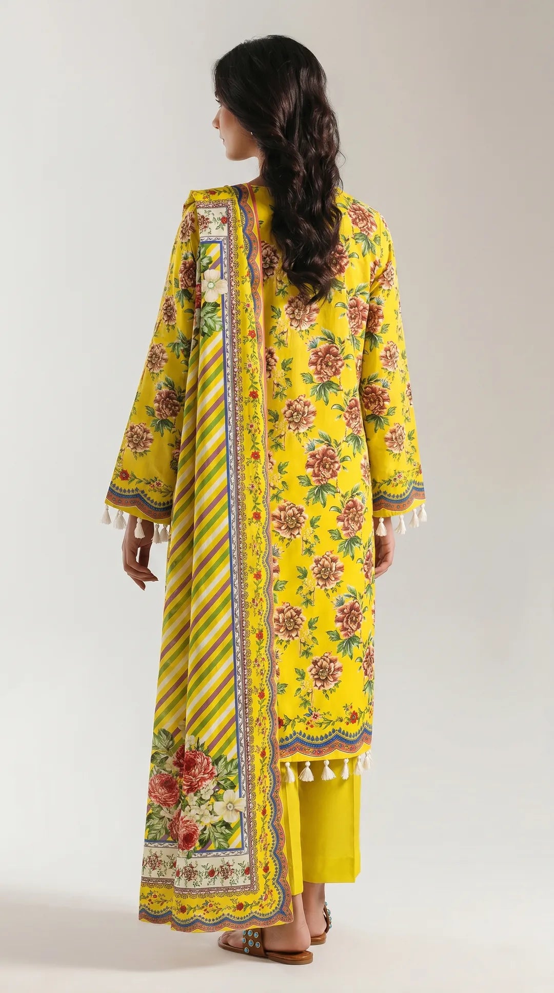 3 Pcs Women's Unstitched Printed Suit